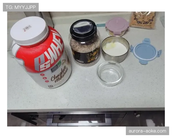 龚翔宇家的冰箱里塞满蛋白粉,连饮料都是无糖的 龚翔宇家的冰箱里塞满蛋白粉,连饮料都是无糖的